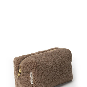 „Studio Noos Necessaire Teddy Pouch in Braun – weiches Kulturbeutel-Täschchen für Wickeltasche oder unterwegs“