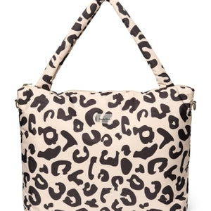 „Studio Noos Wickeltasche Puffy Holy Cow – gesteppte Mom Bag mit Kuhfleckenmuster“