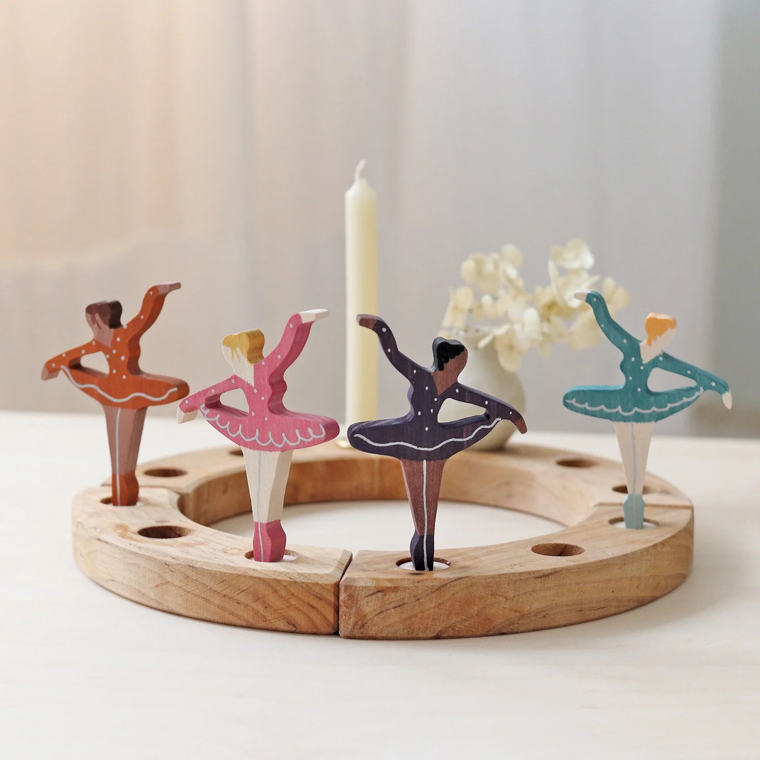 Grimm's Steckfigur Ballerina Rubinrot