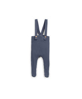 Gerippte Flamé-Leggings aus Bio-Baumwolle mit Trägern, integrierten Füßen und Kokosknopf-Frontöffnung, nachhaltig in Portugal gefertigt.