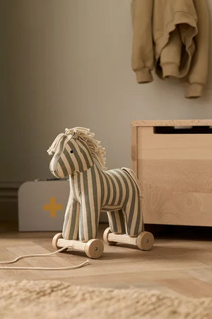 Kids Concept Nachziehtier Pferd Sam