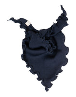 „minimalisma Bandana-Lätzchen in Dark Blue – weiches Baby-Lätzchen aus Baumwolle-Seide in zartem Altrosa, auf weißem Hintergrund“
