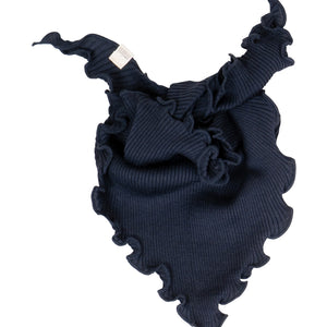 „minimalisma Bandana-Lätzchen in Dark Blue – weiches Baby-Lätzchen aus Baumwolle-Seide in zartem Altrosa, auf weißem Hintergrund“
