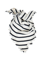 „minimalisma Bandana-Lätzchen in Sailor – weiches Baby-Lätzchen aus Baumwolle-Seide in zartem Altrosa, auf weißem Hintergrund“