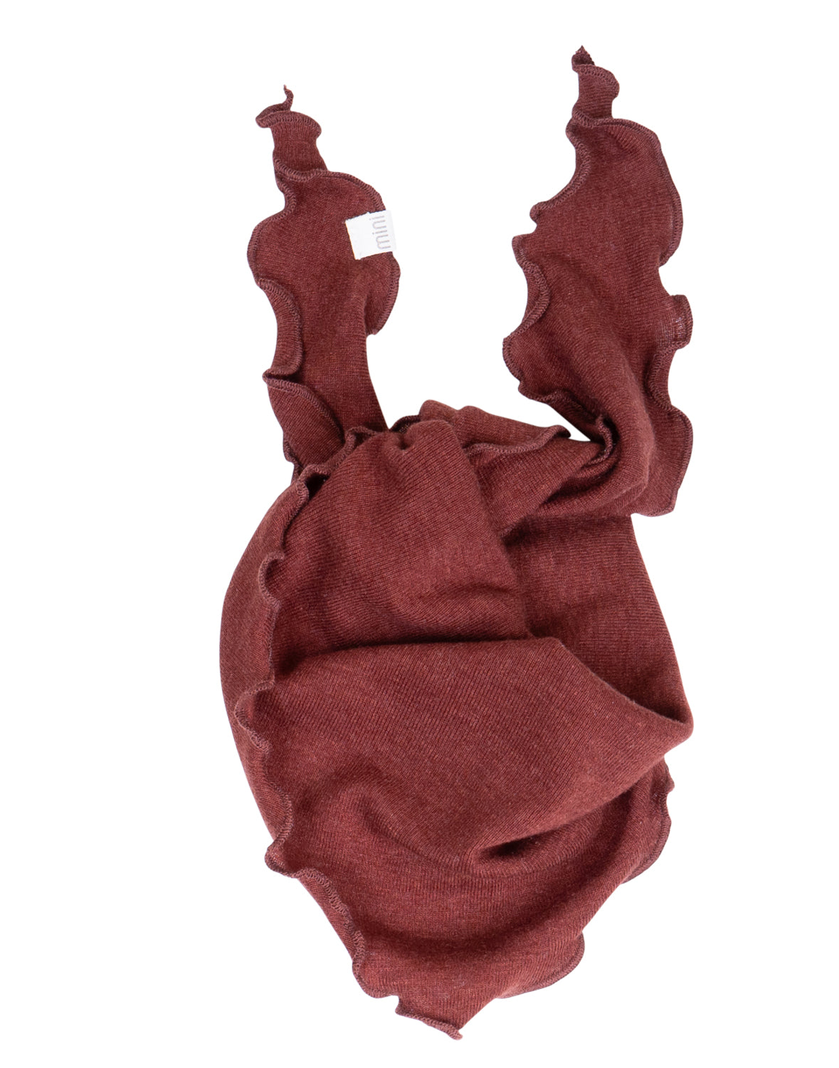 „Bandana-Lätzchen ‚Teddy‘ von minimalisma in Buttercream – Baby-Lätzchen aus Wolle-Seide mit Stickerei, auf hellem Hintergrund“