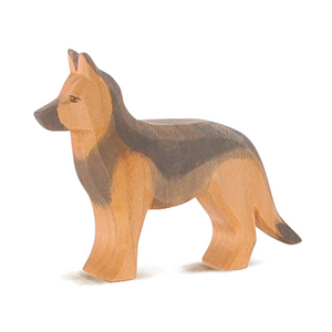Ostheimer Holztier Schäferhund aus Ahorn – handbemalte Holzfigur für Rollenspiel und Jahreszeitentisch