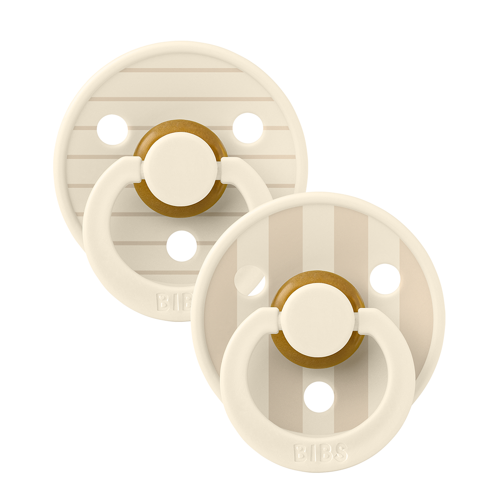 BIBS Studio Colour Schnuller 2-Pack in Pin Ivory Steel Blue Mix mit rundem Latex-Sauger fuer 6–12 Monate, BPA-frei und hergestellt in Daenemark.