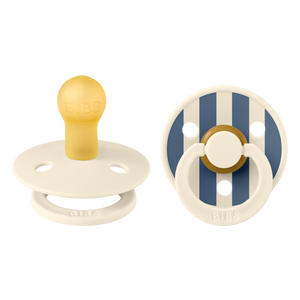 BIBS Studio Colour Schnuller 2-Pack in Pin Ivory Vanilla Mix mit rundem Latex-Sauger fuer Babys von 6–12 Monaten, BPA-frei und in Daenemark hergestellt.