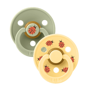BIBS Studio Colour Ladybug Schnuller 2-Pack im Sage Mix mit rundem Latex-Sauger fuer 0–6 Monate, BPA-frei und in Daenemark hergestellt.