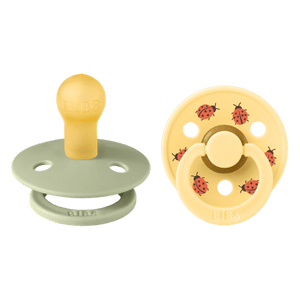 BIBS Studio Colour Ladybug Schnuller 2-Pack im Sage Mix mit rundem Latex-Sauger fuer 0–6 Monate, BPA-frei und in Daenemark hergestellt.