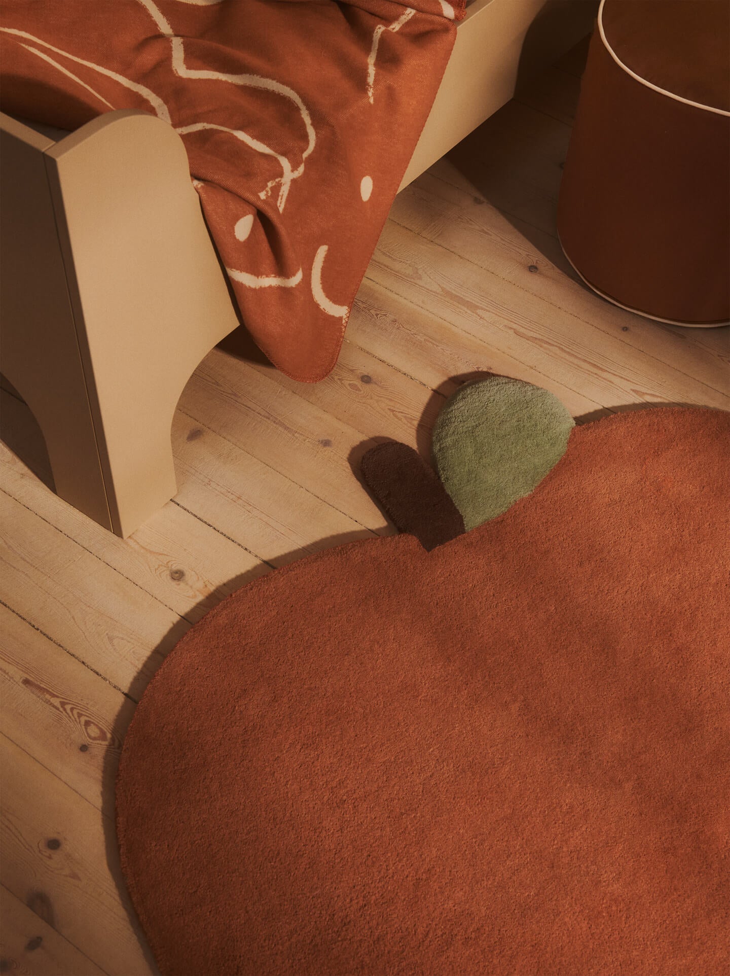 Ferm Living Getufteter Apfel-Teppich | Brown Clay