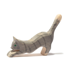 Ostheimer Holztier Katze springend aus Ahorn – handbemalte Holzfigur für Rollenspiel und Jahreszeitentisch