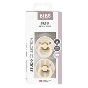 BIBS Studio Colour Schnuller 2-Pack in Pin Ivory Steel Blue Mix mit rundem Latex-Sauger fuer 6–12 Monate, BPA-frei und hergestellt in Daenemark.