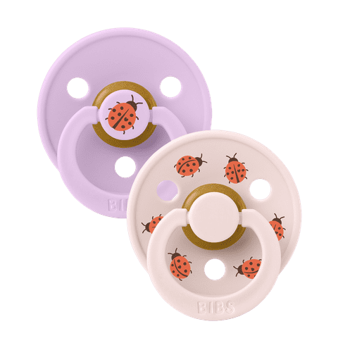 BIBS Studio Colour Ladybug 2er-Pack Schnuller Violet Sky Mix aus Naturlatex für Babys 6-12 Monate, BPA-frei, weiches Nippelgefühl, sanftes Schild-Design