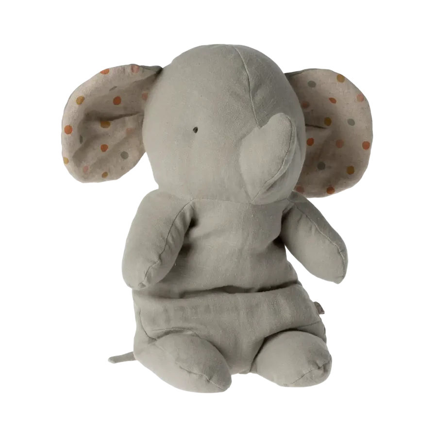 "Maileg Safari-Freunde Elefant Medium in Grau – sitzendes Stofftier mit großen Ohren aus Leinen."