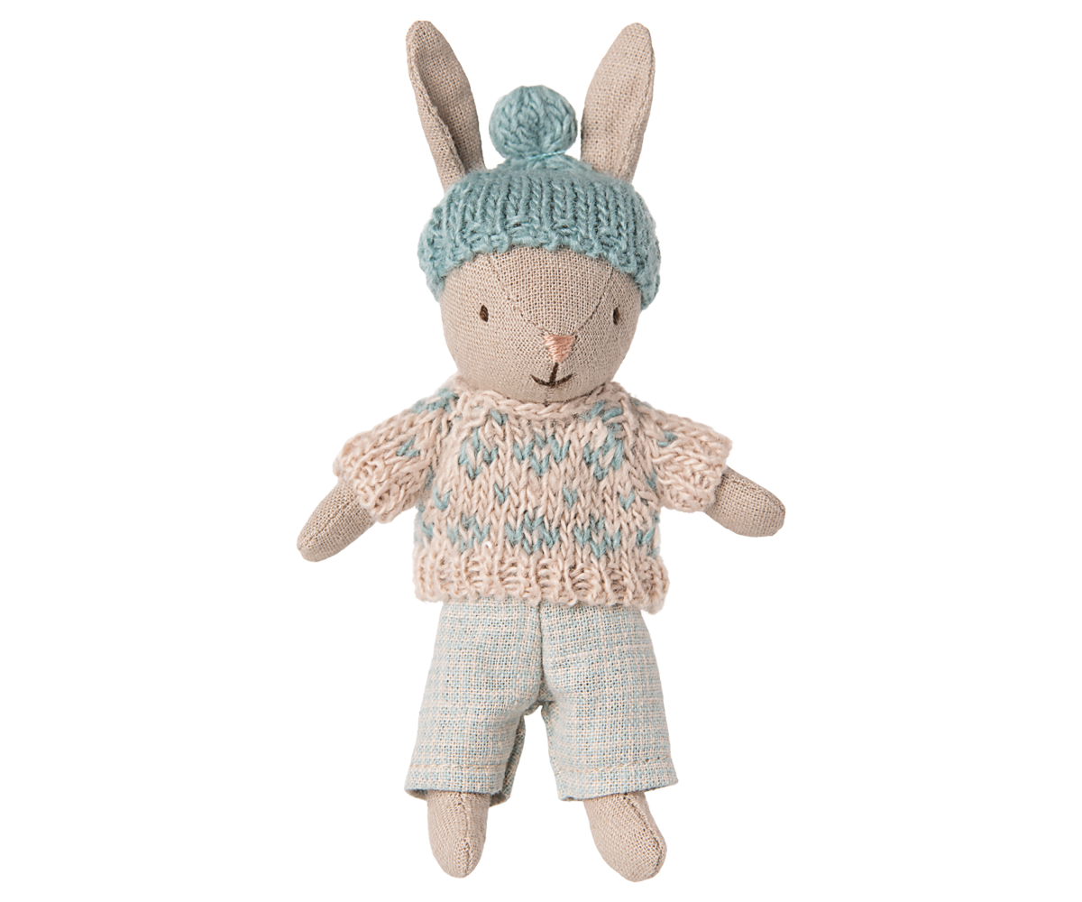 Maileg Winterhase Sand Mint, Stoffhase mit Strickkleidung im skandinavischen Design in Braun und Rosa