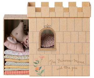 Maileg Prinzessin und die Erbse – Grosse Schwester Maus mit Bettchen