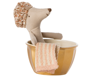Maileg Wellness-Maus Grosse Schwester mit Badewanne, Handtuch und Badehaube