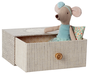 Maileg Tanzmaus Kleine Schwester in Tagesbett | Blau