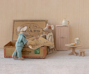 Maileg Mama und Papa Maus in Zigarrenkiste