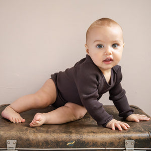 Minimalisma "Alaska" Body Merino in Dark Chocolate – Detailansicht 4