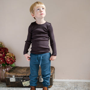 Minimalisma "Atlantic" Merino Langarmshirt in Dark Chocolate – Detailansicht 4