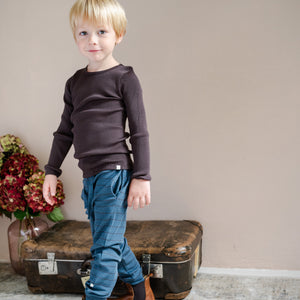 Minimalisma "Atlantic" Merino Langarmshirt in Dark Chocolate – Detailansicht 5