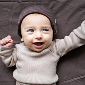 Minimalisma "Andersen" Merino Beanie in Dark Chocolate – Detailansicht 3