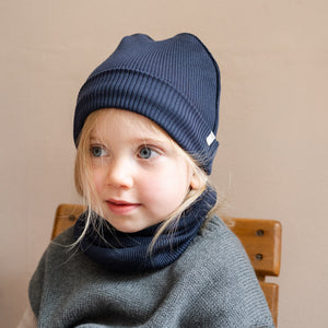 Minimalisma "Andersen" Merino Beanie in Night – Detailansicht 2
