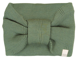 minimalisma Stirnband „Alba“ in Greenery aus 100 % Merinowolle. 