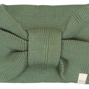 minimalisma Stirnband „Alba“ in Greenery aus 100 % Merinowolle. 