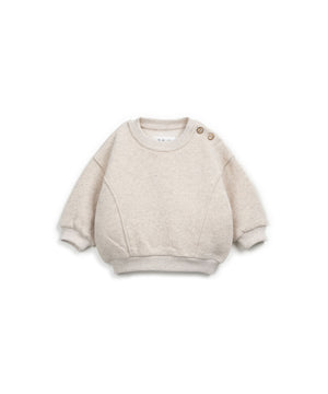 Pullover aus Baumwolle, recycelter Baumwolle und recyceltem Polyester mit Rundhalsausschnitt, elastischen Bündchen und Kokosknopf-Schulteröffnung, hergestellt in Portugal.