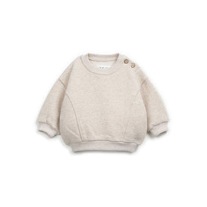 Pullover aus Baumwolle, recycelter Baumwolle und recyceltem Polyester mit Rundhalsausschnitt, elastischen Bündchen und Kokosknopf-Schulteröffnung, hergestellt in Portugal.