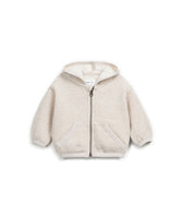 Fleecejacke mit Kapuze, Frontreißverschluss und Seitentaschen, hergestellt in Portugal.