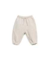 Jerseyhose mit elastischem Bund, Kordelzug und elastischen Beinabschlüssen, hergestellt in Portugal.