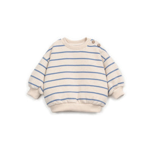 Gestreifter Strickpullover mit Rundhalsausschnitt, elastischen Bündchen und Schulteröffnung mit Kokosknöpfen, hergestellt in Portugal.
