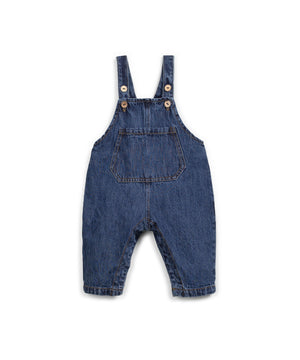 Jeans-Latzhose aus Baumwolle mit verstellbaren Trägern, Kokosknöpfen und Vordertasche, hergestellt in Portugal.