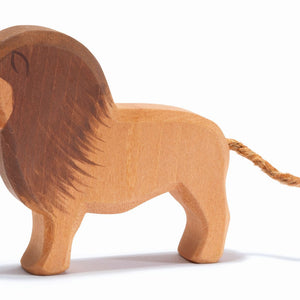 Ostheimer Löwe aus Holz – handgefertigte Figur mit Mähne in Naturfarben“