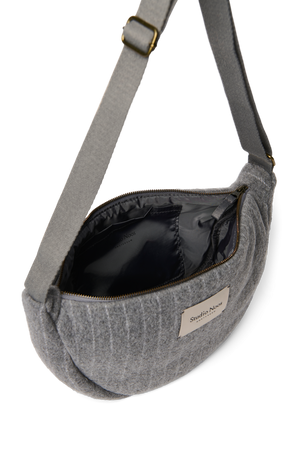 Studio Noos Umhängetasche Flannel Chalkstripe "Adult Fanny Pack" | Light Grey