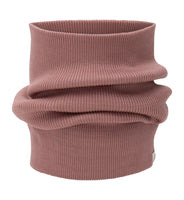 „Loop-Schal ‚Birk‘ von minimalisma in Antique Rose – weicher Schlauchschal aus Seide-Baumwolle für Kinder, flach liegend auf hellem Hintergrund“