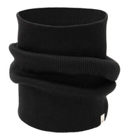 „Loop-Schal ‚Birk‘ von minimalisma in Black – weicher Schlauchschal aus Seide-Baumwolle für Kinder, flach liegend auf hellem Hintergrund“