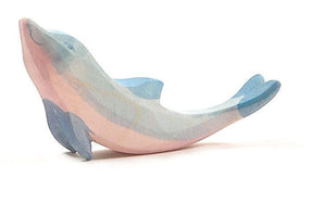 Ostheimer Delfin mit erhobenem Kopf – handgefertigte Holzfigur in Grau und Blau“