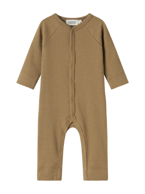 „MarMar Copenhagen Baby-Jumpsuit in Dark Bronze – langärmliger Einteiler aus Baumwolle-Modal-Mix mit Druckknöpfen“