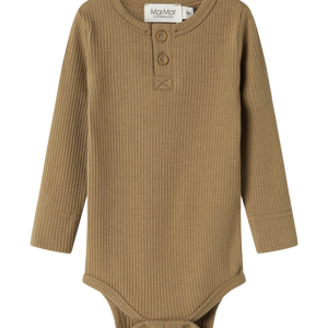 „MarMar Copenhagen Babybody Langarm in der Farbe Dark Bronze – weicher Body aus Baumwoll-Modal-Mix mit Druckknöpfen“