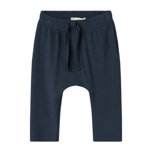 MarMar Copenhagen Hose "Pico" in Pilot Navy – elegante, dunkelblaue Kinderhose mit schmalem Schnitt