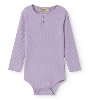 Baby-Body von MarMar Copenhagen, Body LS Lilacs, langärmlig, weich & dehnbar, mit Druckknöpfen für einfaches Wickeln