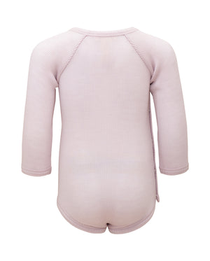 Minimalisma Langarmbody Merino "Ask" in Peony – Detailansicht 2