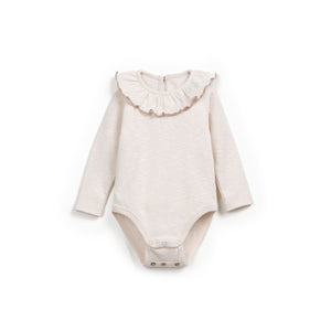 Langarm-Body aus Jersey mit Rüschenkragen und nickelfreien Druckknöpfen im Schritt, hergestellt in Portugal.