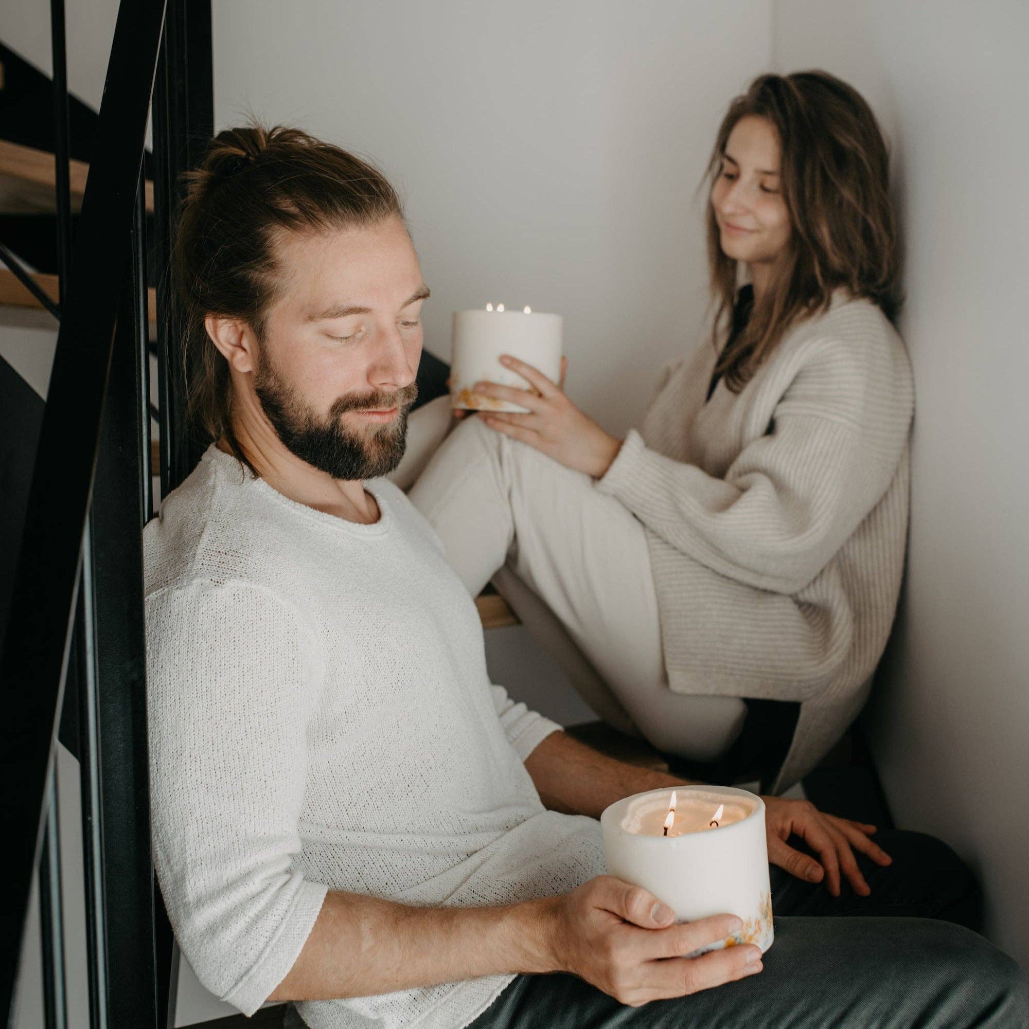 the Munio Sojawachs Stumpenkerze gross mit 3 Dochte - Wildblumen