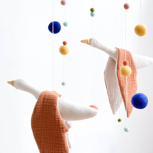 Monocrom Mobile | Gänse Zimt und Pompons